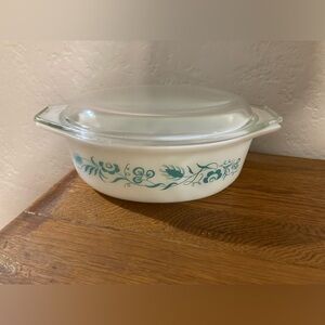Vintage Pyrex white blue meadow promo Oval 1.5 Quart Casserole ceramic dish lid